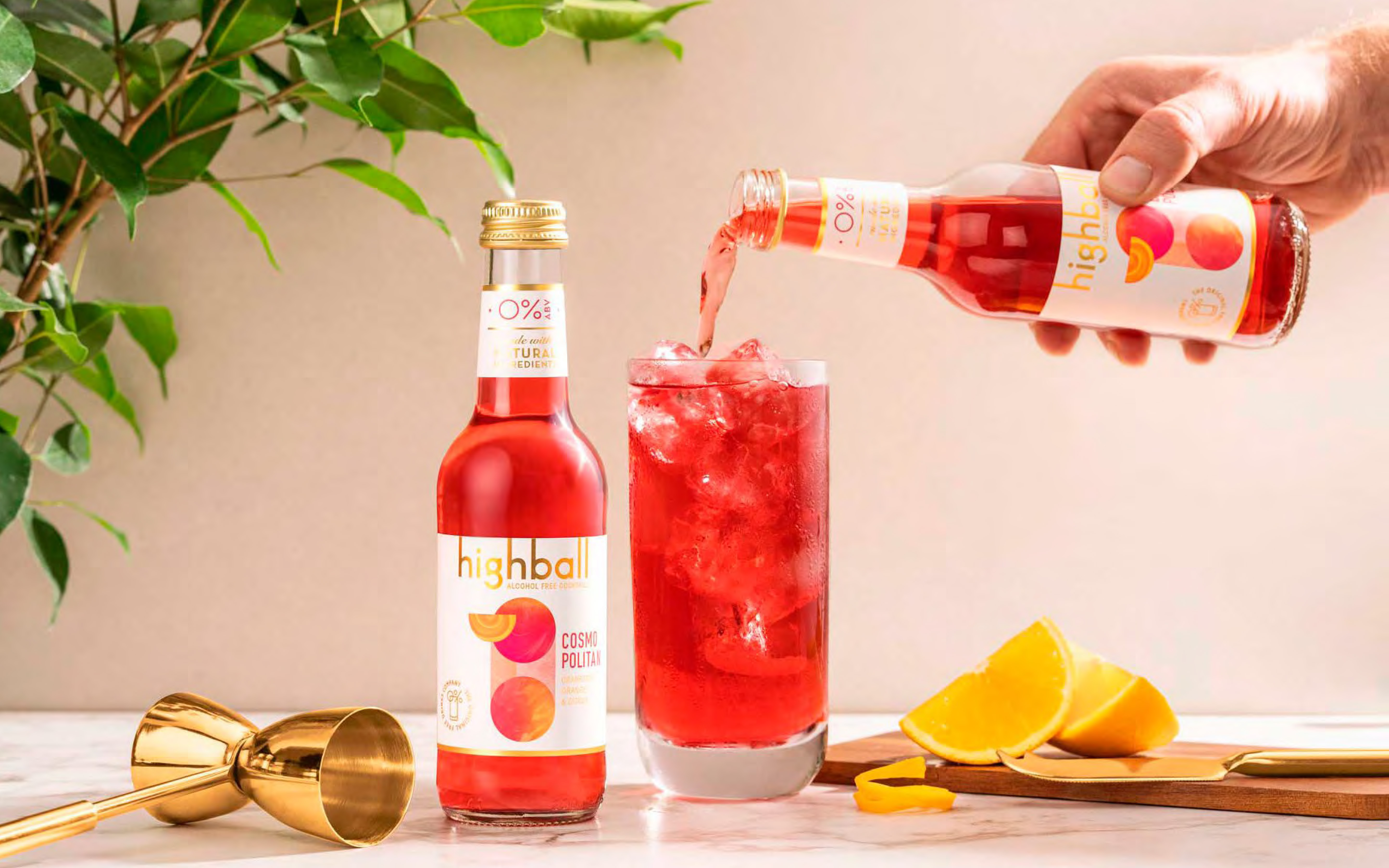 Highball alcohol-free cocktail bottle and serving